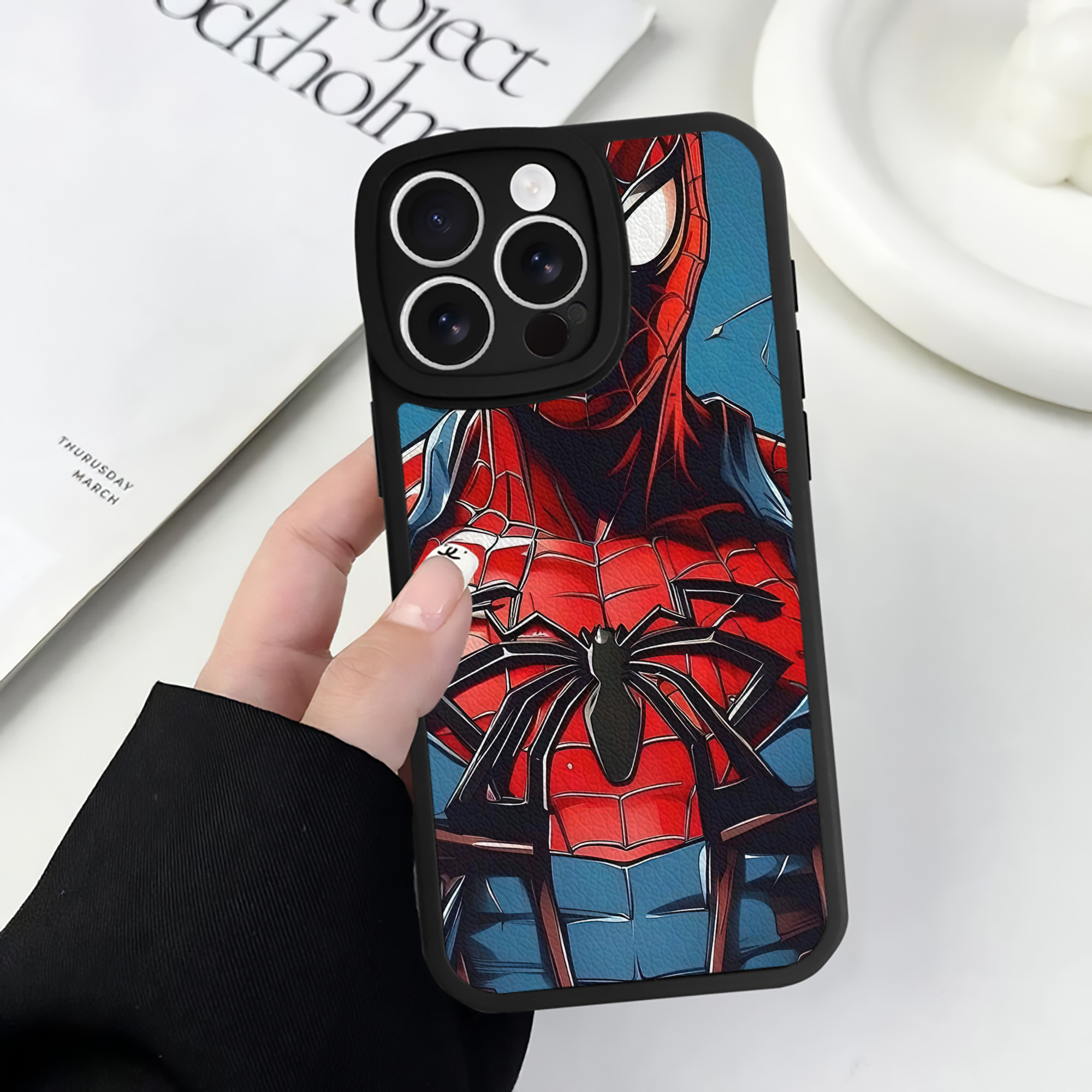 Spider Man スパイダーマン 【iPhone 16シリーズ対応】シリコンスマホケース（レザー調） 材質：シリコン